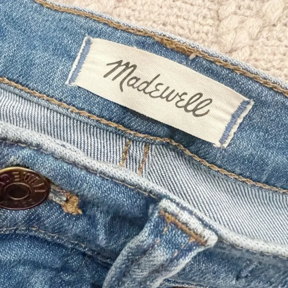 MADEWELL Cali Demi-Boot Jeans in Dorrance Wash: Kick Out Crop - Picture 6 of 10